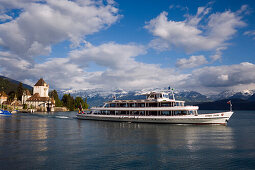 Excursion boat leaving Oberhofen with Castle Oberhofen, Lake Thun, Oberhofen, Bernese Oberland (highlands), Canton of Bern, Switzerland