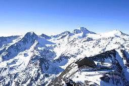 Panorama mit Bergstation und Gletscherbahn, Schnalstal, Südtirol, Italien