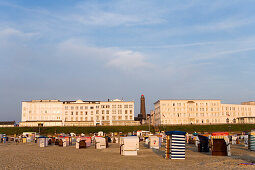 Strand, Leuchtturm, Borkum, Ostfriesische Inseln, Ostfriesland, Niedersachsen, Deutschland