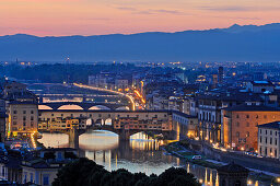 Übersicht von Florenz mit Arno und Ponte Vecchio, Florenz, Toskana, Italien