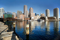 Boston Hafen und Spiegelung, Boston, Massachusetts, USA