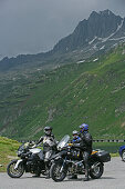 Motorradtour Grimselpass, Motorradtour im Juni über Alpenpässe in Österreich und Schweiz, Grimselpass, Bewegungsaufnahme, Fahrspaß, Aktion, Bewegung, Kurvenlage, Vorderrad, Asphalt