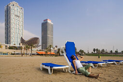 Platja de la Barceloneta, beach, Arts Hotel and Torre Mapfre, Vila Olimpica, Barceloneta, Barcelona, Spanien