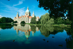 New Town hall with lake Maschsee, Hannover, Lower Saxony, Germany