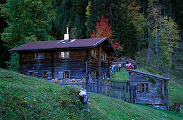 alpine hut with group of hikers, Wilder Kaiser, Kaiser range, Tyrol, Austria