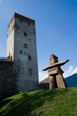 Schloss Sigmundskron mit Messner Mountain Museum Firmian und Skulptur, Bozen, Südtirol, Italien
