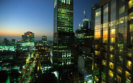 Der Central Business District nach Sonnenuntergang, Melbourne, Victoria, Australien