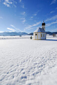 Kapelle im Winter bei Hundham, Fischbachau, Oberbayern, Deutschland