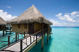 Overwater Bungalows vom Hotel Kia Ora, Avatoru, Rangiroa, Tuamotu Inseln, Französisch Polynesien, Südsee