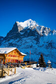 Skihütte mit Wetterhorn im Hintergrund, First, Grindelwald, Berner Oberland, Kanton Bern, Schweiz