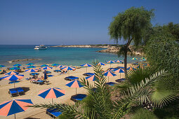 Leute am Strand, Corallina beach, Coral Bay, bei Pafos, Südzypern, Zypern