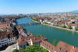 Blick auf Basel Altstadt mit Rhein und Mittlere Rheinbrücke, Basel, Rhein, Schweiz