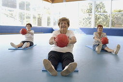 rs, 60-70 years, 65 to 70 years, 65-70 years, Adult, Adults, Ball, Balls, Color, Colour, Contemporary, Detail, Details, Facial expression, Facial expressions, Female, Grin, Grinning, Gym, Gymnasium, G