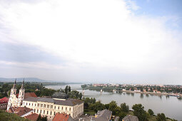 Blick über Esztergom und den Fluss Danube, Esztergom, Ungarn