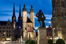 Blick auf die Marktkirche, das Händeldenkmal und den Roten Turm, Halle an der Saale, Sachsen-Anhalt, Deutschland, Europa
