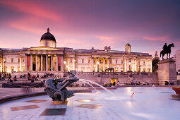 Trafalgar Square und die National Gallery, London, England, Europa