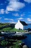 Europe, Great Britain, Ireland, Co. Galway, Connemara, cottage at the coast near Casla