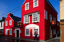 Bunt bemalte Häuser in Dingle, County Kerry, Irland, Europa