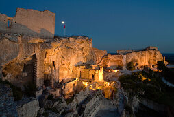 Die beleuchtete Felsenfestung bei Nacht, Les-Baux-de-Provence, Vaucluse, Provence, Frankreich