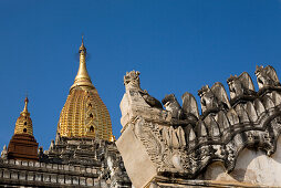 Pagode mit goldener Stupa in Bagan, Myanmar, Burma