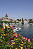 Blick über den Genfersee auf Hotel Château d'Ouchy, Lausanne, Kanton Waadt, Schweiz