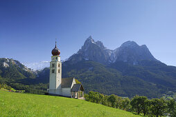 Church St. Valentin, Siusi, mount Schlern in background, Dolomites, South Tyrol, Italy
