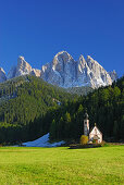Church St. Johann beneath Geislerspitzen range, Dolomites, valley Villnoesser Tal, Villnoess, South Tyrol, Italy