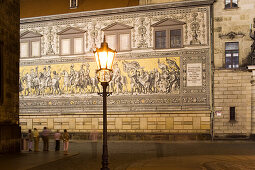 Fürstenzug am Abend, Dresden, Sachsen, Deutschland