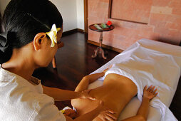 Massage im Spa des Chedi Club, GHM Hotel, Ubud, Indonesien, Asien