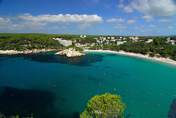 Blick vom Aussichtspunkt auf die Cala Galdana, Menorca, Balearen, Spanien