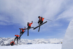 Freerider beim Sprung von Schanze, Skigebiet Sölden, Ötztal, Tirol, Österreich