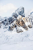 Schneebedeckte Dolomiten am Passo di Giau, Südtirol, Italien