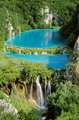 Blick auf die Wasserfälle an den Plitwitzer Seen, Kroatische Adriaküste, Dalmatien, Kroatien, Europa