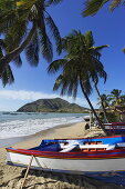 Fischerboote am Strand von Playa Galera, Juangriego, Isla Margarita, Nueva Esparta, Venezuela