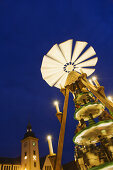 Weihnachtspyramide auf dem Weihnachtsmarkt, Freiberg, Erzgebirge, Sachsen, Deutschland