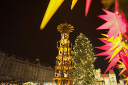Weihnachtspyramide, Striezelmarkt, Dresden, Sachsen, Deutschland