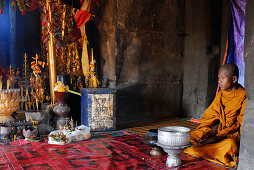 Cambodian monk at Preah Vihar, Cambodian name, monk and pilgrims in the main temple on cambodian side, historical site disputed between Thailand and Cambodia, Asia