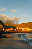 Pico Bejenado (1857m), peak of the extinct volcano crater Caldera de Taburiente and beach, Puerto de Tazacorte,  UNESCO Biosphere Reserve, Atlantic ocean, La Palma, Canary Islands, Spain, Europe