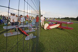 Modellflugzeuge bei einer Flugshow, Lehrte, Niedersachsen, Deutschland