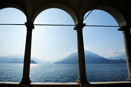 Offener Pavillon am Comer See, Varenna, Lombardei, Italien