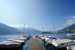 Bootssteg am Comer See, Tremezzo, Lombardei, Italien