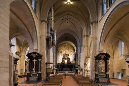 Blick zum Hochaltar in der Domkirche St. Peter zu Trier, UNESCO-Weltkulturerbe, Trier, Rheinland-Pfalz, Deutschland, Europa