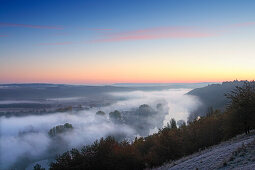 Morgennebel über der Mainschleife bei Volkach, Mainfranken, Franken, Bayern, Deutschland