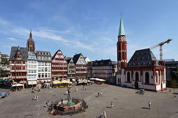 Gerechtigkeitsbrunnen und Nikolaikirche, Römerberg, Frankfurt am Main, Hessen, Deutschland