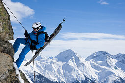 Skifahrer seilt sich ab, Disentis, Surselva, Graubünden, Schweiz