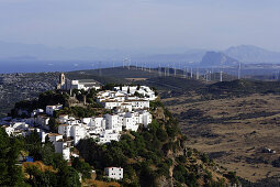 Blick auf Casares mit Gibraltar, Andalusien, Spanien