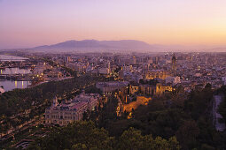 Stadtansicht mit Alcazaba und Kathedrale, Malaga, Andalusien, Spanien