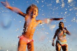 Beach, Family, Girl, Group, Sea, Summer, Water, Young, A75-958270, agefotostock 