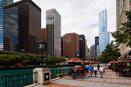 Chicago River walk, Chicago, Illinois, USA