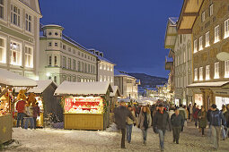 Christmas market on Marktstrasse, Bad Toelz, Upper Bavaria, Bavaria, Germany